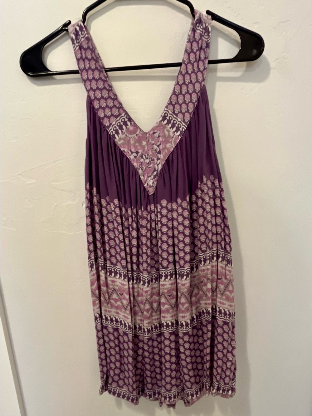 Sleeveless Purple Printed V-Neck Tunic